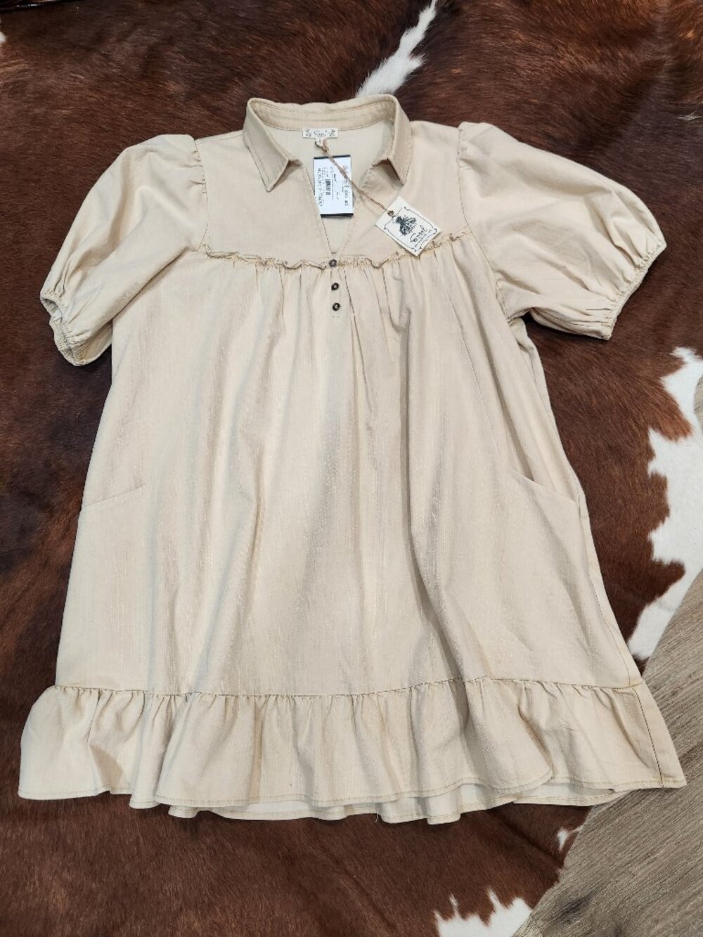Easel knee length dress in tan size large